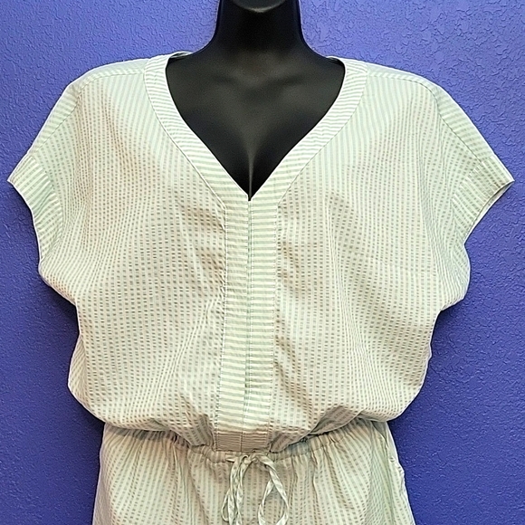 84. Vineyard Vines romper - Picture 1 of 7